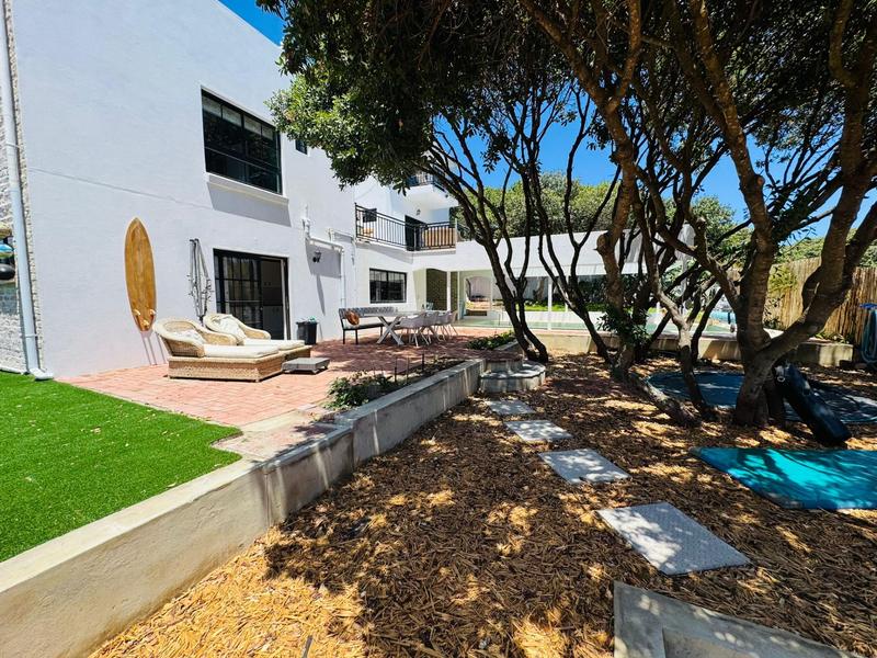 To Let 5 Bedroom Property for Rent in Sandbaai Western Cape